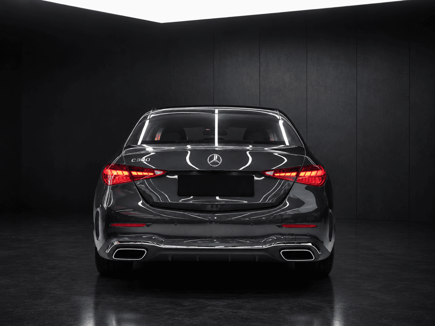 Mercedes-Benz C200 exterior 4