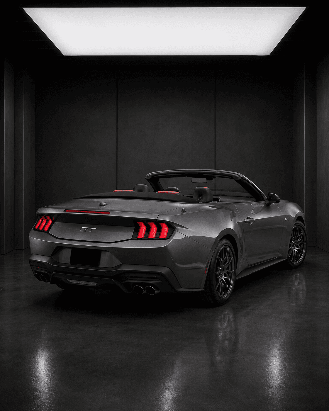Ford Mustang Convertible exterior 1