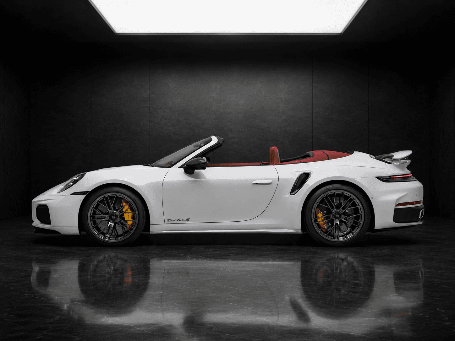 Porsche 911 Carrera exterior 2