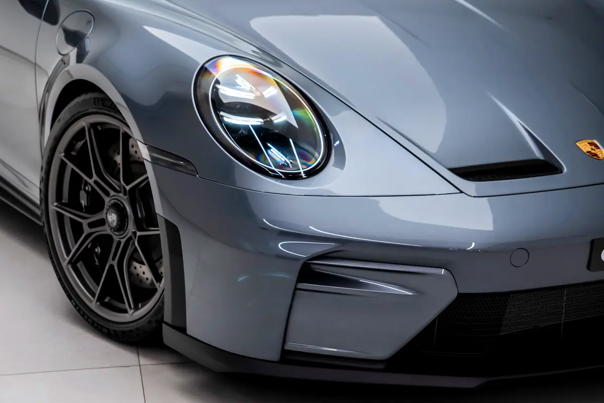 Porsche 911 GT3 exterior 1